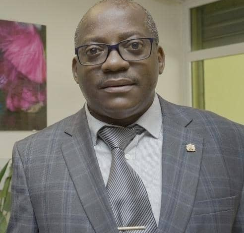 le Professeur Ruphin Ndjambou, directeur général de l'Agence Nationale des Bourses du Gabon (ANBG